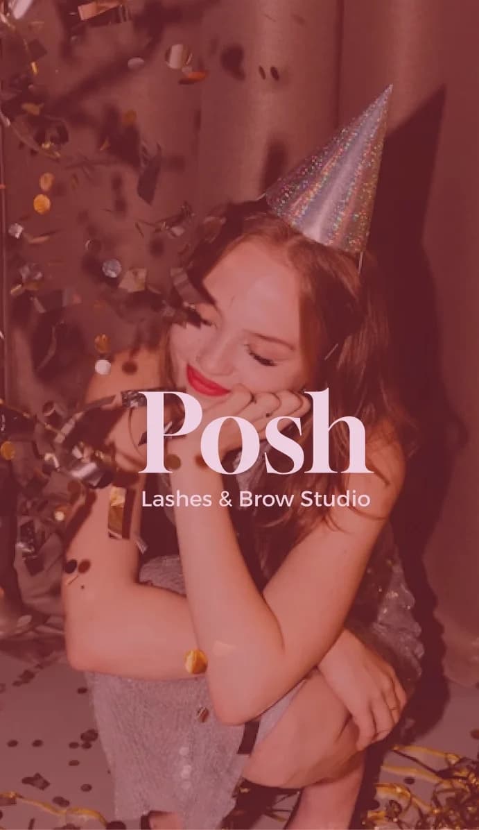 Porträt mit Partyhut und Posh-Logo als Instagram-Motiv